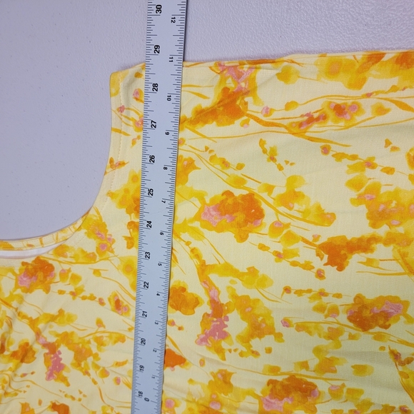 Isaac Mizrahi Live! Women's Printed Swing Sleeveless Top w Neck Detail Yellow 5X - Picture 4 of 6